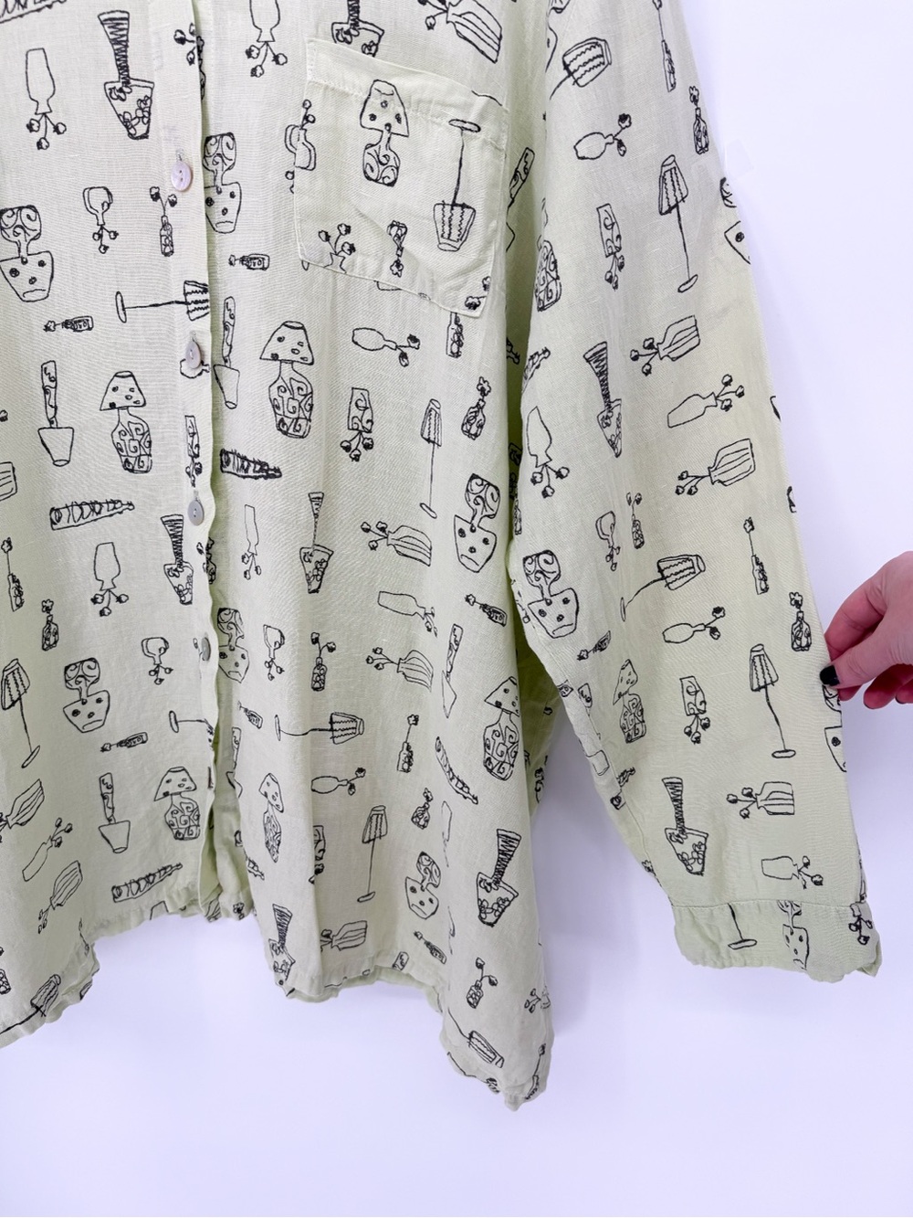 Fenini Linen Pottery and Lamp Doodle Print Button Front Top Green 2X - Picture 6 of 10